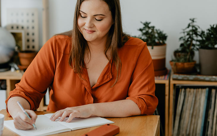 woman making a New Year's resolution