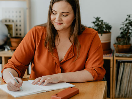 woman making a New Year's resolution