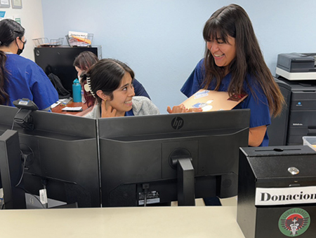 Maria Galarza-Gonzalez volunteering at Clínica Tepati 