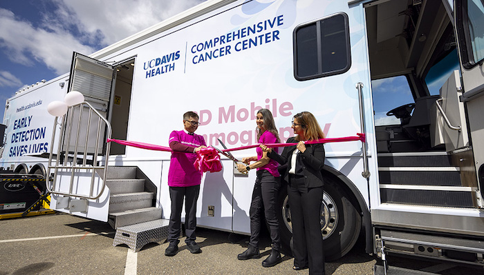 MobileMammo+ ribbon cutting ceremony